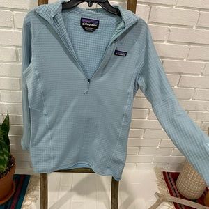 Patagonia, size small R1 pullover Fleece half zip